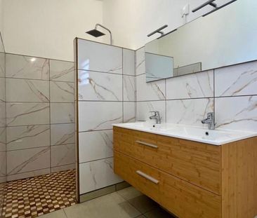 Location Maison 3 pièces 66m² LA RIVIERE 97421 - Photo 2