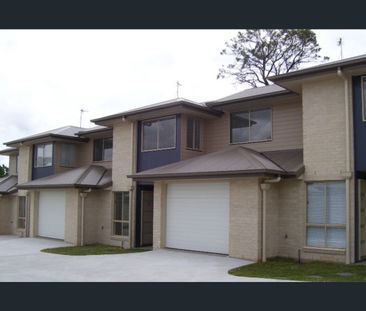 Modern townhouse close to town and shops - Photo 6