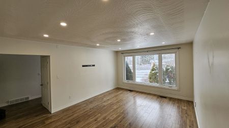 For Lease - 187 Keewatin Street, Oshawa, Ontario - Photo 3