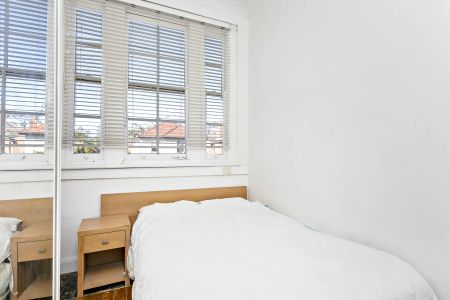 Fully Furnished Top Floor Apartment - Photo 5