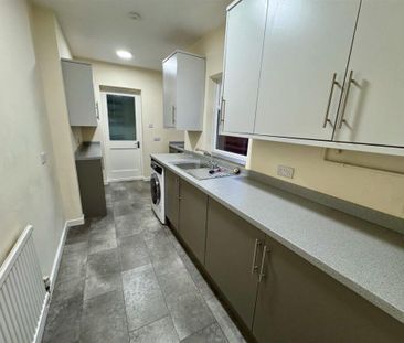 3 bedroom terraced house to rent - Photo 5