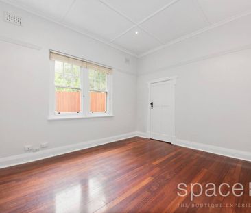 CHARMING CHARACTER HOME IN COTTESLOE - Photo 4