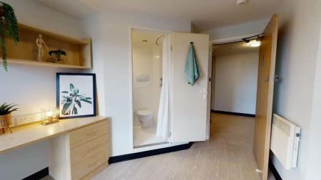 Silver En Suite - Photo 4