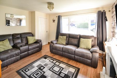 3 bedroom semi-detached house to rent - Photo 2