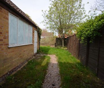 2 bedroom semi-detached house to rent - Photo 6