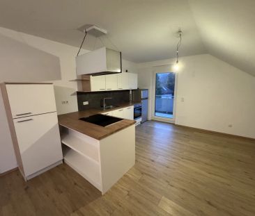 GROßZÜGIGE 4-ZIMMER DACHGESCHOSSWOHNUNG MIT BALKON! SOFORT VERFÜGBAR! - Photo 5