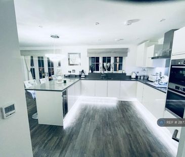 1 bedroom in a house share to rent - Photo 2