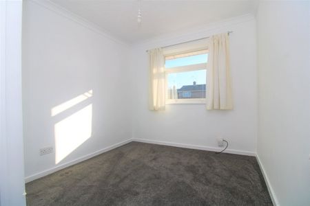 Telford Avenue, Stevenage, Hertfordshire - Photo 2