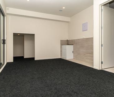 Great Modern Home - Photo 5