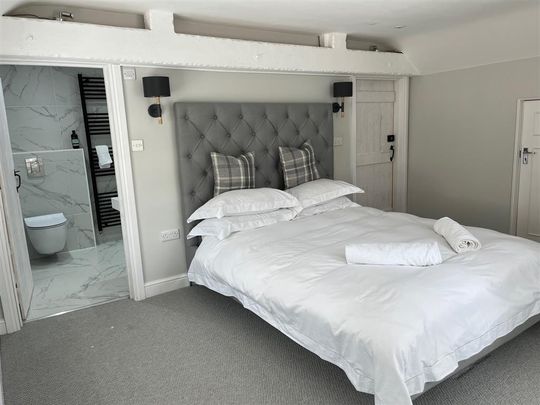 High Street - Photo 1