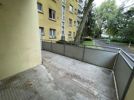 Großzügige 4-Zimmerwohnung im Erdgeschoss mit Balkon - Photo 3