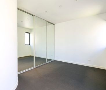 Two Levels of Living, Moments from Chapel Street - Photo 3