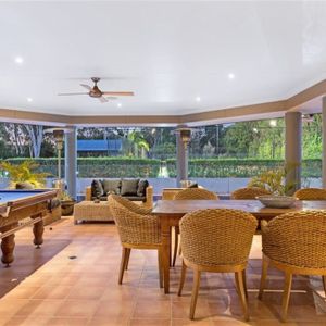 Large house with tennis court, swimming pool and unique lifestyle - Photo 2