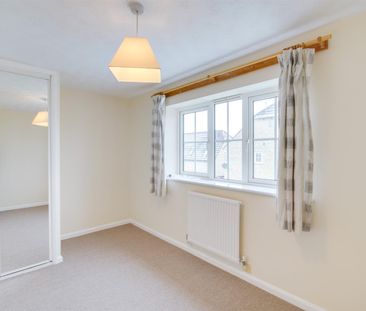 A 2 Bedroom House - Mid Terrace in Up Hatherley GL51 3WH - Photo 5