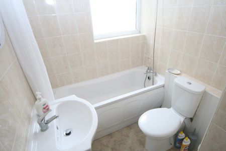 Studio Flat, Vaughan Road, HA1 - Photo 2