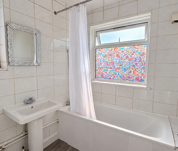 4 bedroom semi-detached house to rent - Photo 5