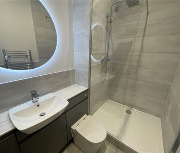 A lovely modern one bedroom flat close to the train station and cit... - Photo 6