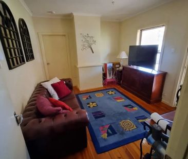 Elizabeth Downs - Photo 1