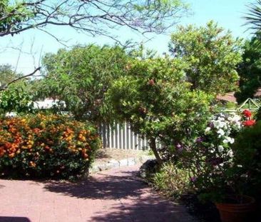 ROSSMOYNE HIGH SCHOOL ZONE! - Photo 2