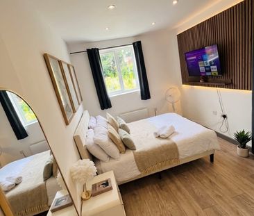 6 Bed Flat, Cromford Path, E5 - Photo 2
