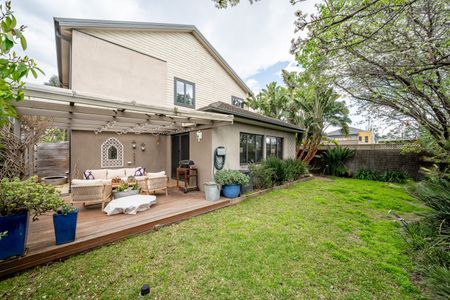 12 Hillsdale Avenue, Maribyrnong VIC 3032 - Photo 5