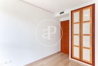 Flat for rent with swimming pool in Ciutat Jardí (Valencia)