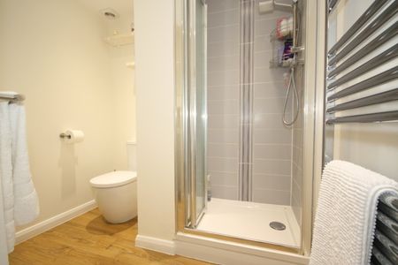 Chobham, Woking - Photo 3