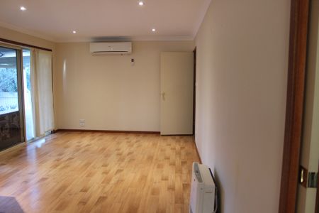 CHARMING FAMILY HOME IN A PRIME LOCATION - Photo 2