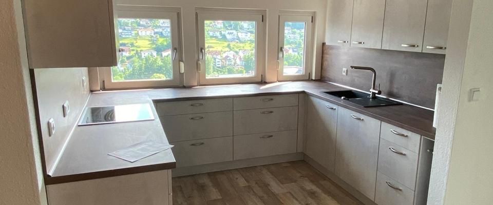 Gemütliche 4 ZKB Dachgeschosswohnung mit beheiztem Wintergarten und EBK in Bad Hersfeld ! - Photo 1