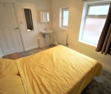 4 bedroom terraced house to rent - Photo 4