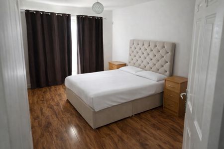 1 Bed Flat, Bramley Crescent, IG2 - Photo 2