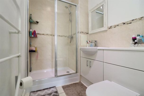 Guildford Road, Woking - 2 bedrooms Property for lettings - Seymours - Photo 1