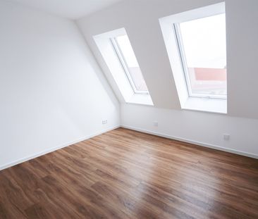 Dachgeschoss-Komfort mit Terrasse, separater Küche und Tageslichtba... - Foto 4