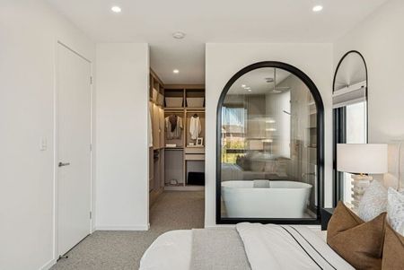 Brand New Luxury Waterfront Villa with Private Lift, City & Water Views – First Villa Available at UNIQ - Photo 4