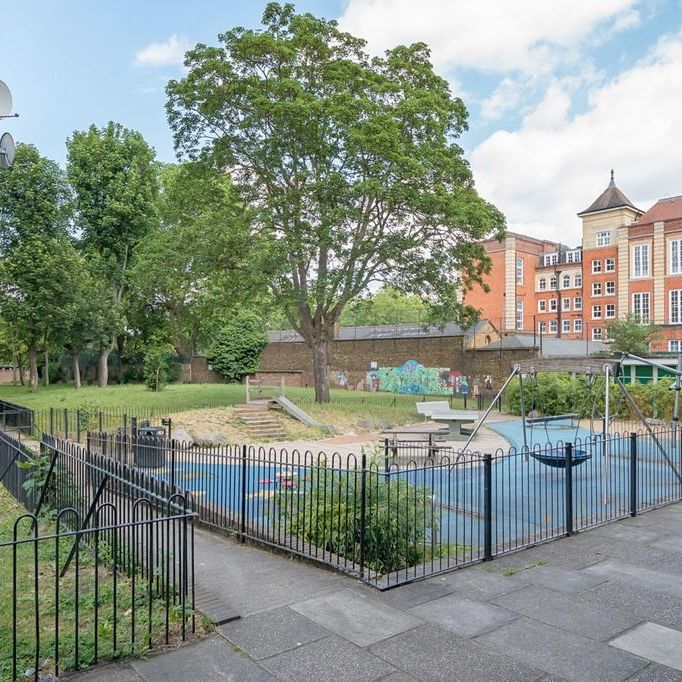 3 bedroom flat to rent - Photo 1