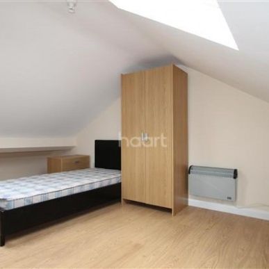 TO LET, 6 BEDROOM HOUSES - Photo 1