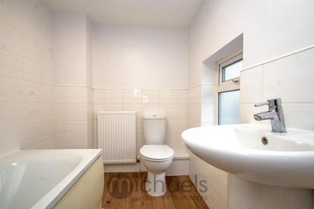 2 bedroom end of terrace house to rent - Photo 3