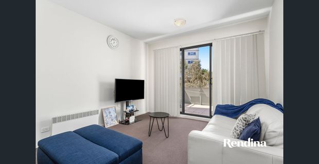 Convenient Cosmopolitan Living - Photo 1