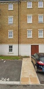 1 bedroom in a flat share to rent - Photo 4