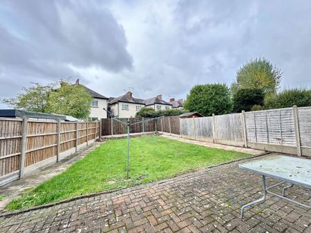 4 bedroom semi-detached house to rent - Photo 5