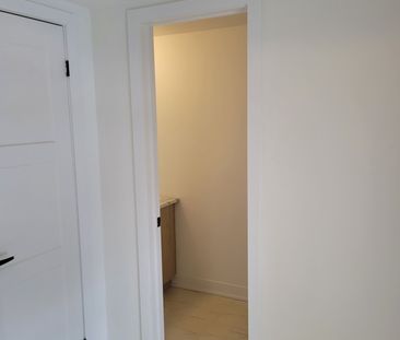 For Lease - 34 Silo Mews, Barrie, Ontario - Photo 6