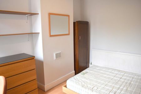 4 bedroom terraced house to rent - Photo 4