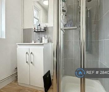 3 bedroom flat to rent - Photo 5