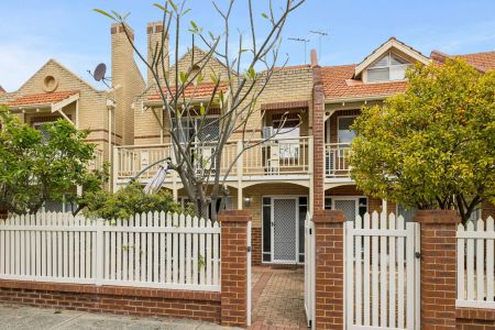Spacious Terrace Townhouse in the Raphael Park Precinct - Photo 4
