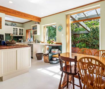 Beauty in Wadestown - Photo 2
