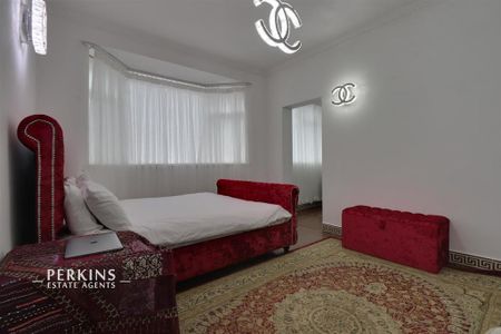 4 bedroom detached bungalow to rent - Photo 4