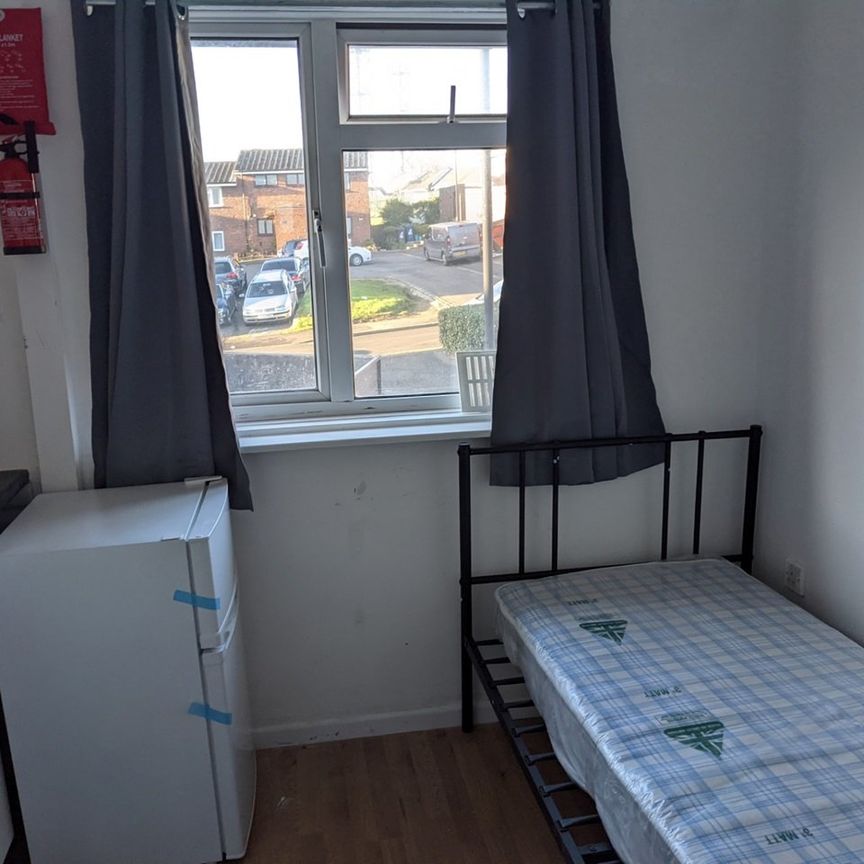 Studio Flat, Dobbin Close, HA3 - Photo 1