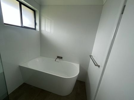 Fully Renovated 3-Bedroom Home - South Bathurst - Photo 4