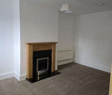 4 bedroom semi-detached house to rent - Photo 2