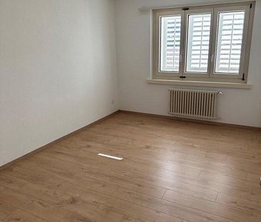 Grosszügige 3.5 Zimmerwohnung in Suhr - Photo 1